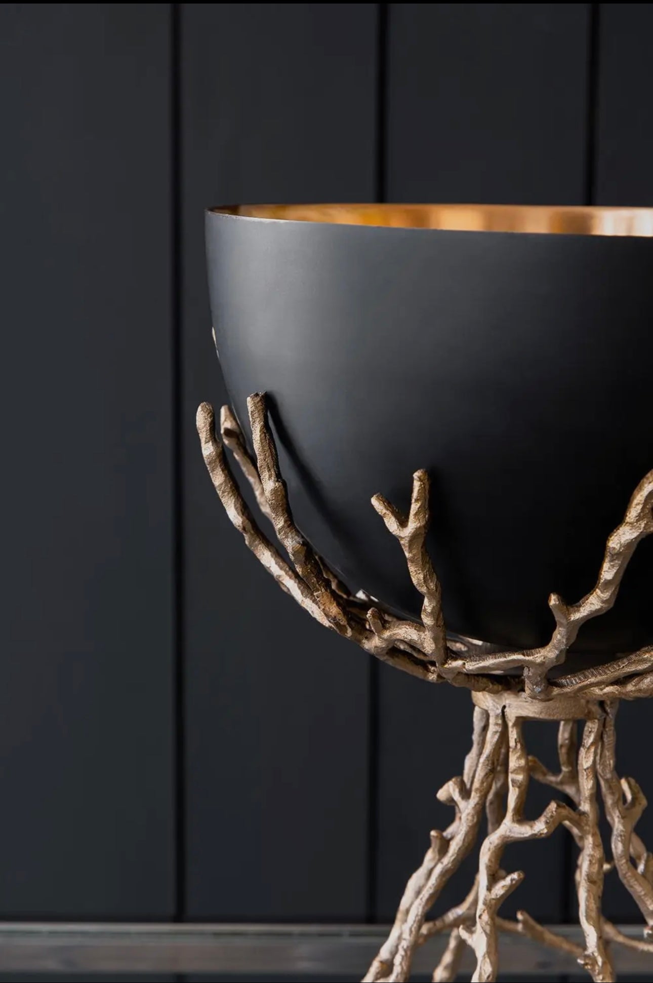 Svart & guld dekorativ aluminiumskål 11 * 13" med kvistställ